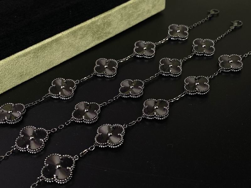 Van Cleef & Arpels bracelet 10yxq04